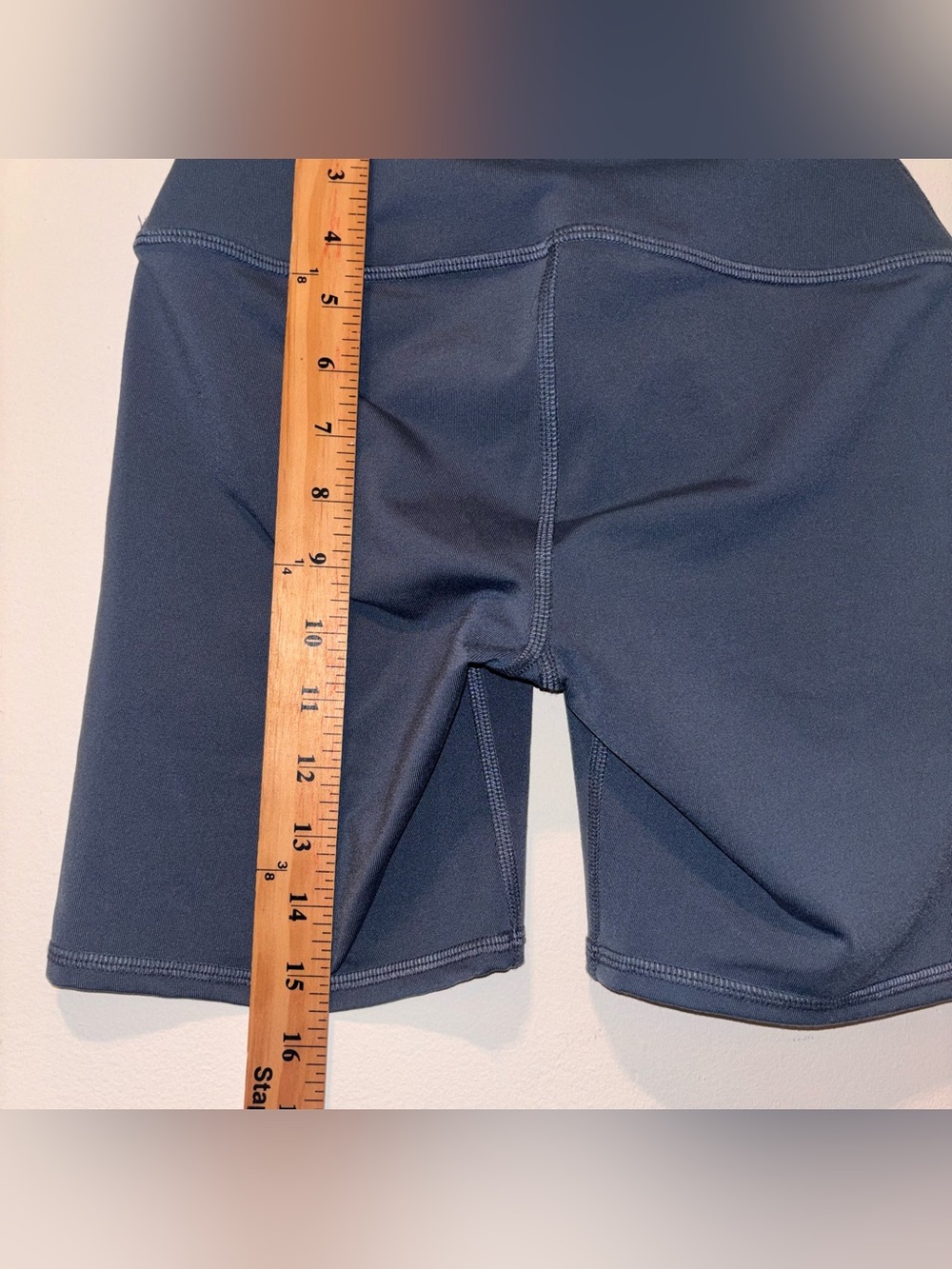 ALO Yoga High-Rise Bike Shorts with Reflective Logo - Picture 3 of 4